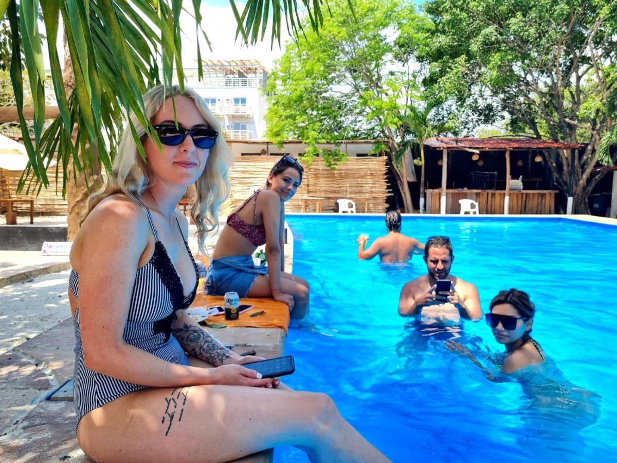 The All Inclusive Hostel - Food, Drinks And Transportation To The Beach And Cenotes Tulum Ngoại thất bức ảnh