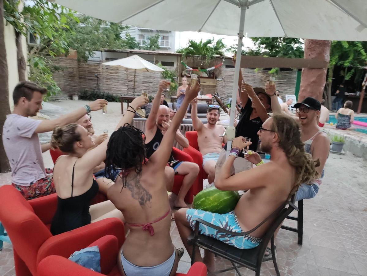 The All Inclusive Hostel - Food, Drinks And Transportation To The Beach And Cenotes Tulum Ngoại thất bức ảnh