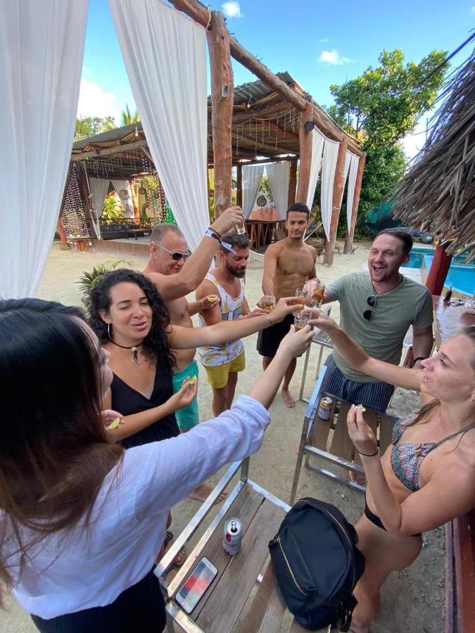 The All Inclusive Hostel - Food, Drinks And Transportation To The Beach And Cenotes Tulum Ngoại thất bức ảnh
